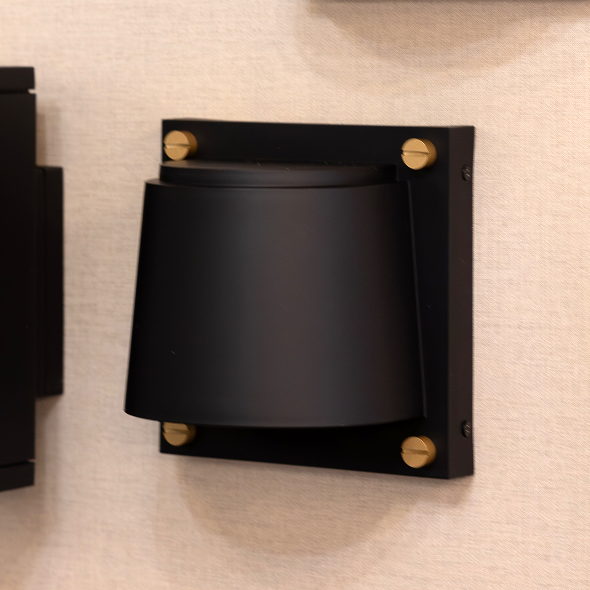 Настенный фонарь Hinkley HK-SCOUT-BK. Бренд: Hinkley Настенный фонарь Hinkley HK-SCOUT-BK. Бренд: Hinkley. Настенные фонари