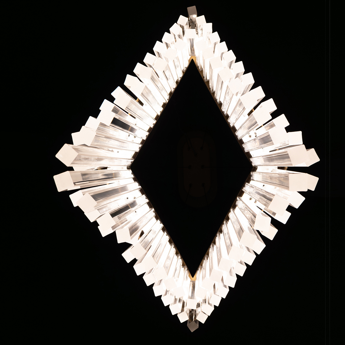 Люстра Eurofase QN-VIVIEN-P-L-BG. Бренд: Eurofase Люстра Eurofase QN-VIVIEN-P-L-BG. Бренд: Eurofase. Люстры