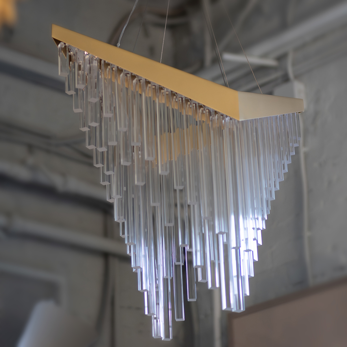 Люстра Eurofase QN-VIVIEN-P-L-BG. Бренд: Eurofase Люстра Eurofase QN-VIVIEN-P-L-BG. Бренд: Eurofase. Люстры