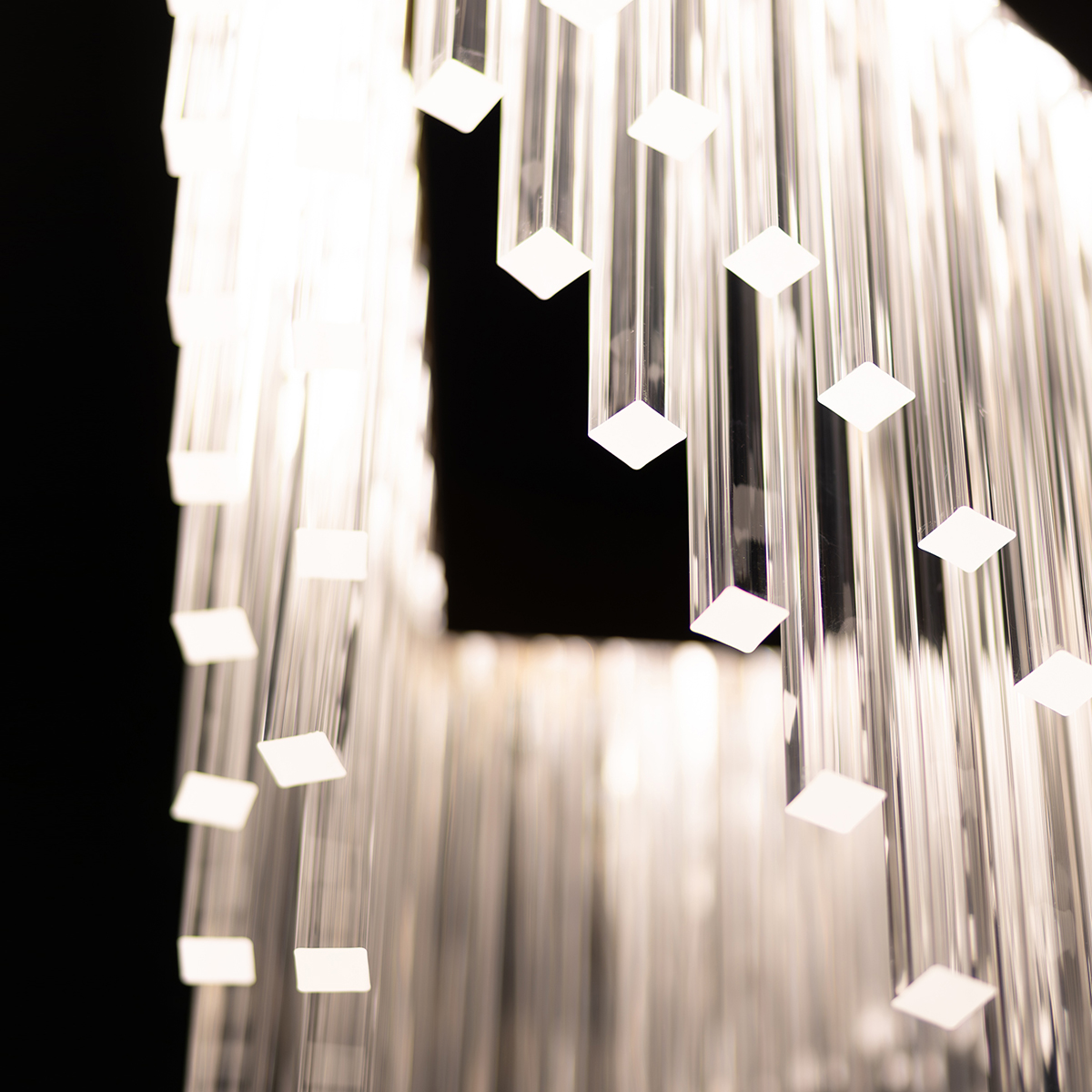 Люстра Eurofase QN-VIVIEN-P-L-BG. Бренд: Eurofase Люстра Eurofase QN-VIVIEN-P-L-BG. Бренд: Eurofase. Люстры