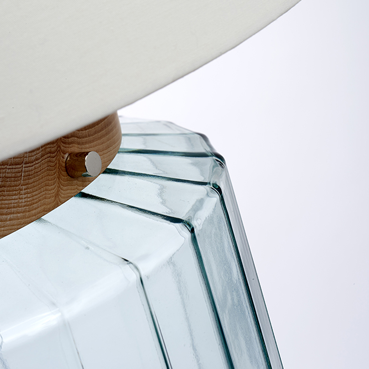 Настольная лампа Elstead Lighting LUGA-TL-NATURAL. Бренд: Elstead Lighting Настольная лампа Elstead Lighting LUGA-TL-NATURAL. Бренд: Elstead Lighting. Настольные лампы