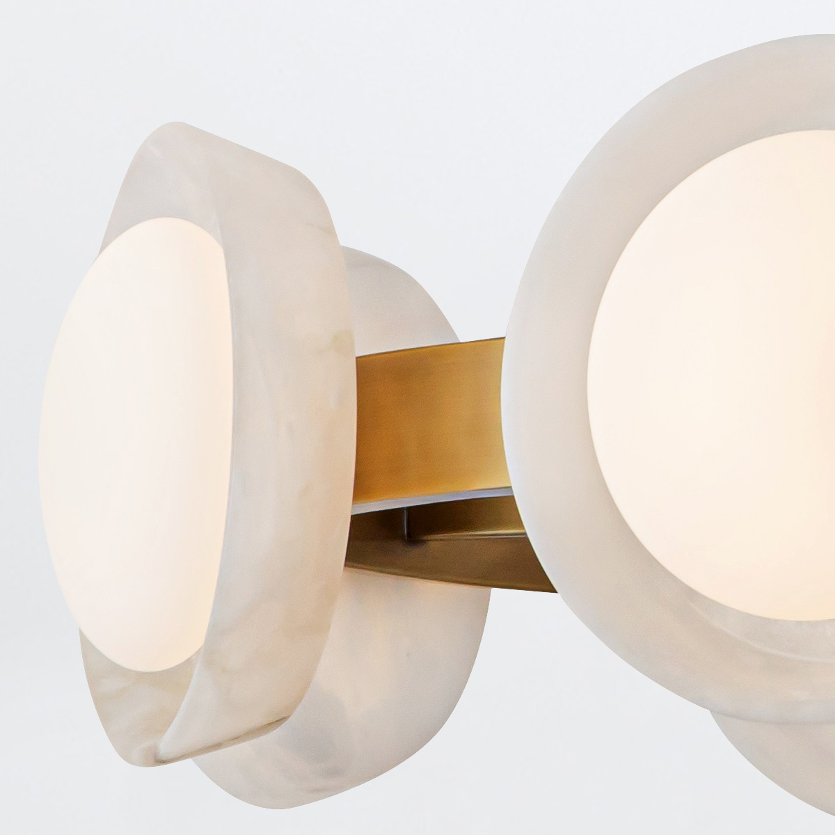 Люстра Alora ALONSO QN-ALONSO8-VBS-AR. Бренд: Alora Люстра Alora ALONSO QN-ALONSO8-VBS-AR. Бренд: Alora. Люстры