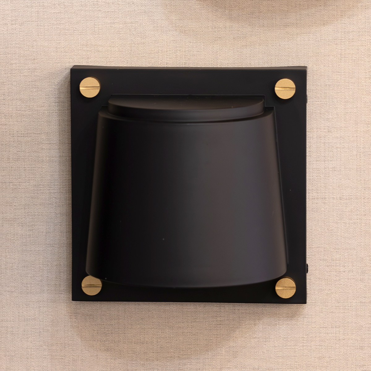 Настенный фонарь Hinkley HK-SCOUT-BK. Бренд: Hinkley Настенный фонарь Hinkley HK-SCOUT-BK. Бренд: Hinkley. Настенные фонари