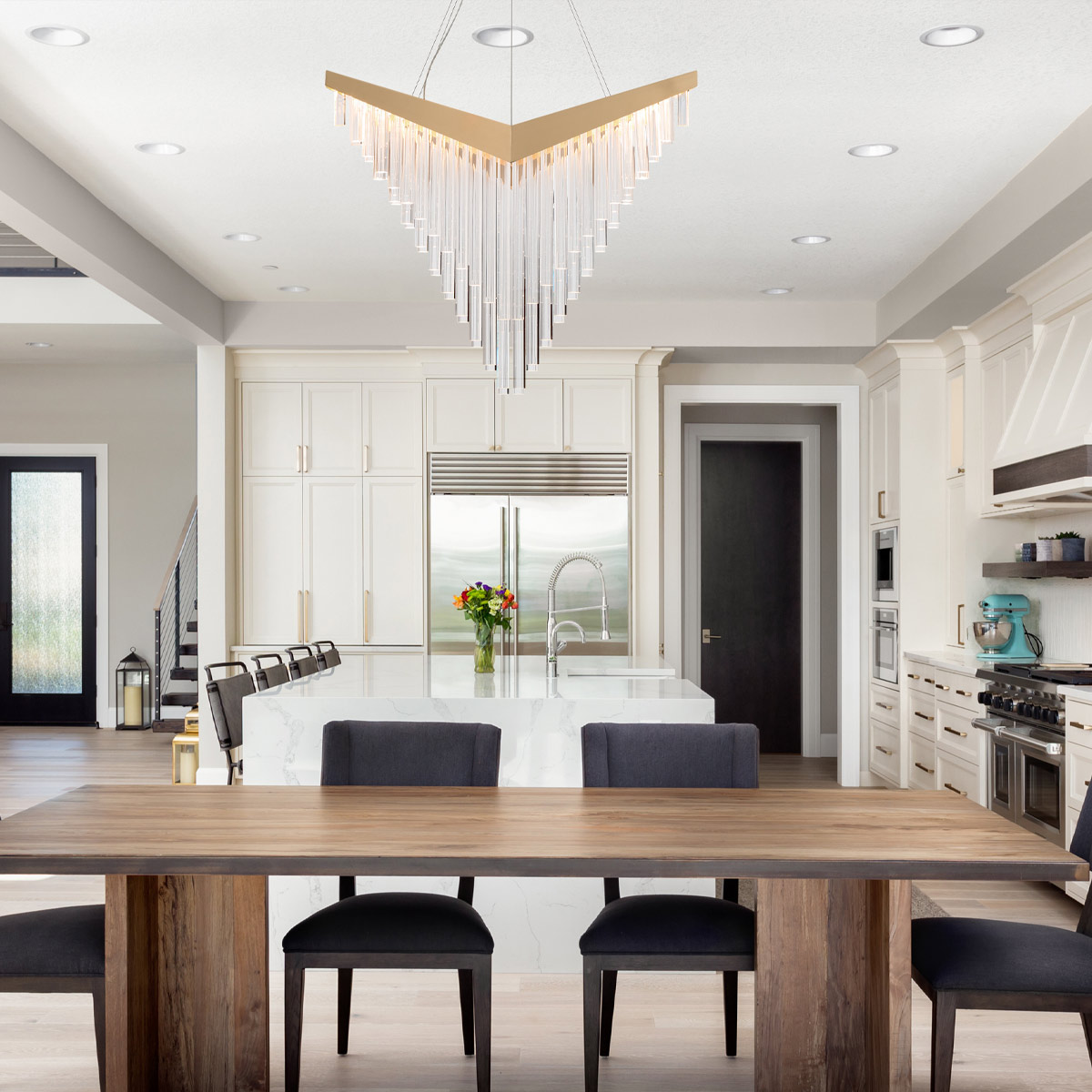 Люстра Eurofase QN-VIVIEN-P-L-BG. Бренд: Eurofase Люстра Eurofase QN-VIVIEN-P-L-BG. Бренд: Eurofase. Люстры