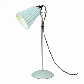 Настольная лампа Hector Medium Pleat Table Light, Light Green, Настольные лампы | Костяной фарфор | Хром/Никель/Зеленый Зеленый.